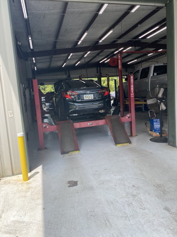 Thomas Auto work bay